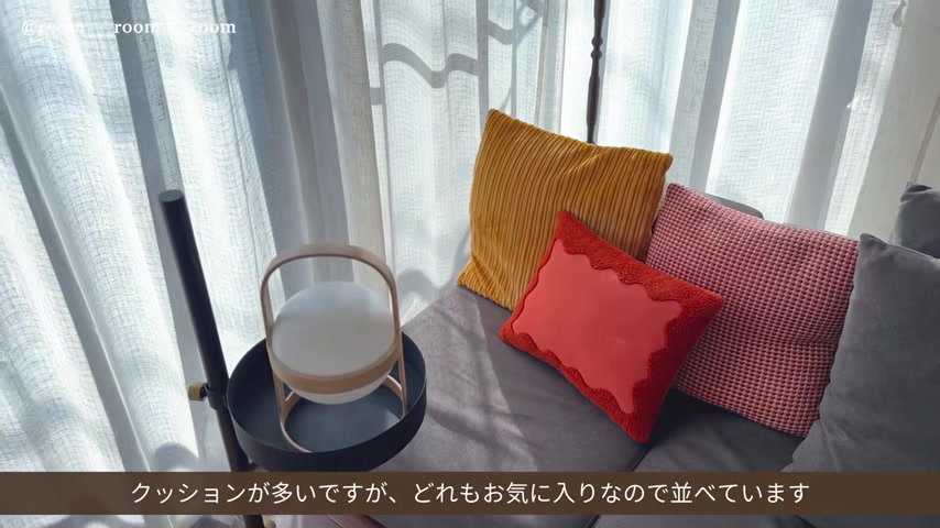 リビングのソファとクッション